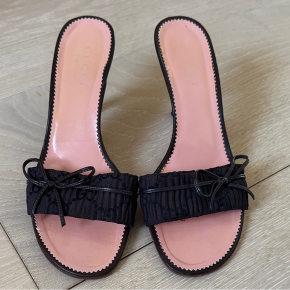 Gucci Brown Slide Sandals with Bow Detail - Picture 2 of 10